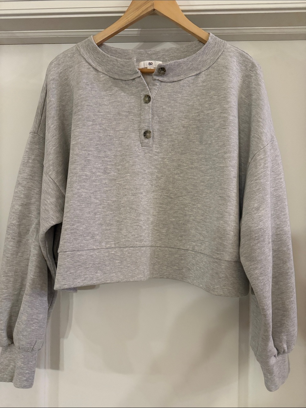 bp Women’s Cropped Henley Sweatshirt in Heather Gray - L